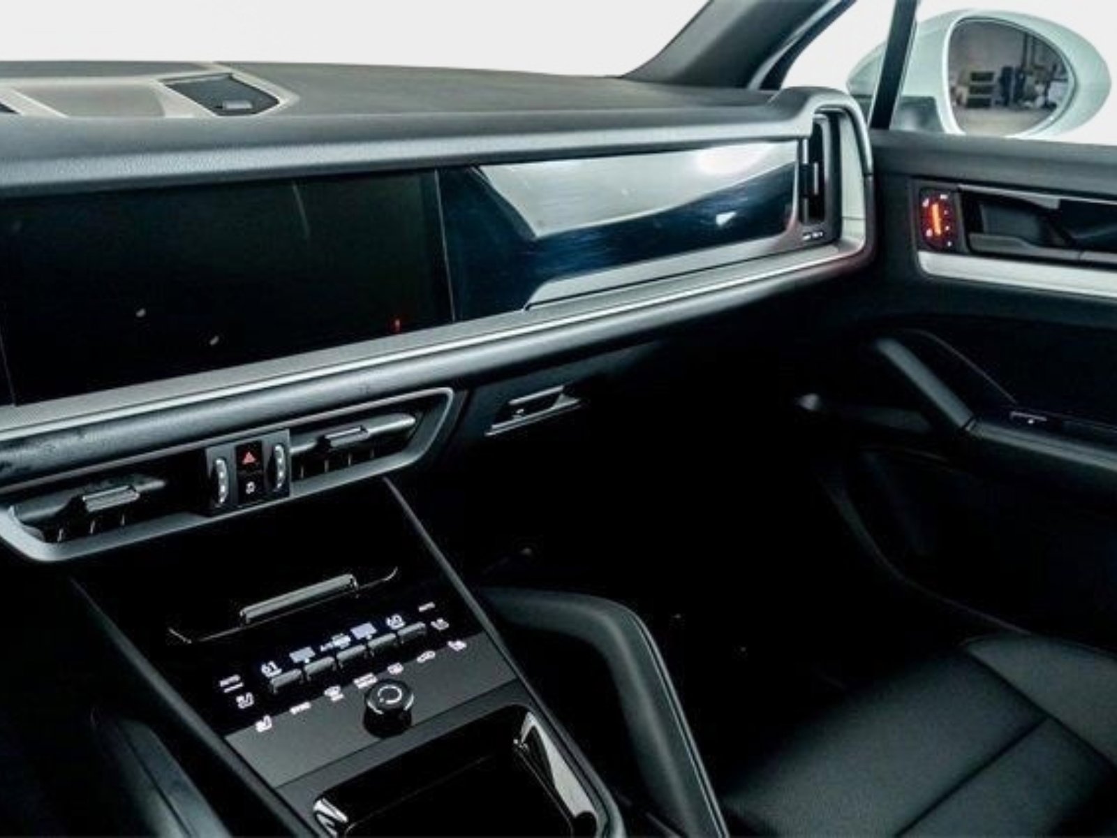 Used 2025 Porsche Cayenne image 46