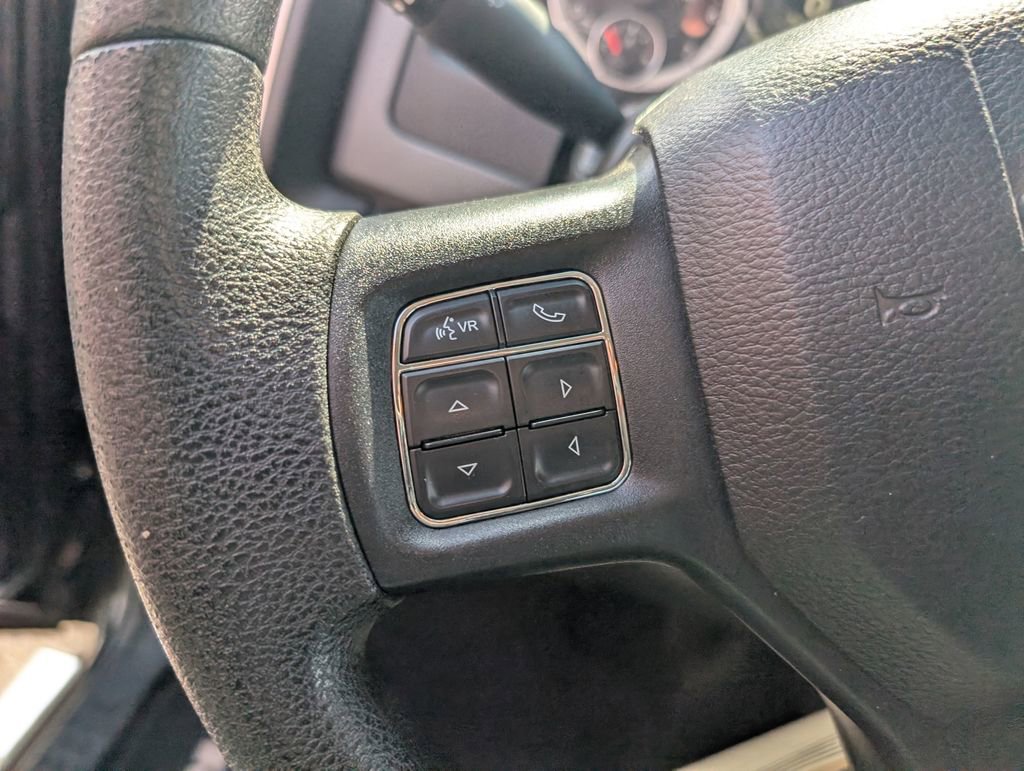 Used 2016 RAM 1500 Classic SLT w/ SLT Plus D￩cor Group AWD/4WD image 18