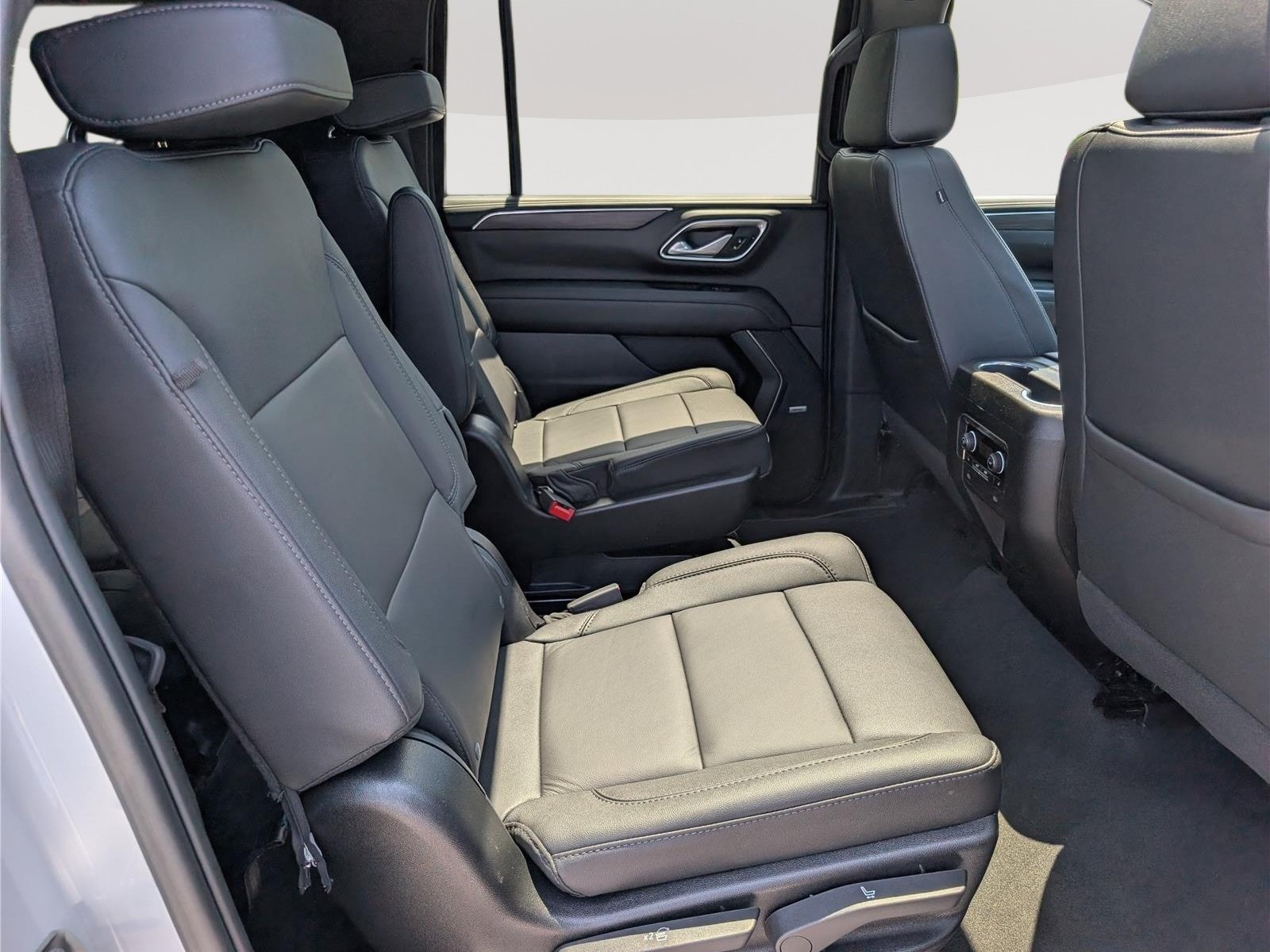 Used 2023 Chevrolet Suburban Z71 w/ Luxury Package AWD/4WD image 13