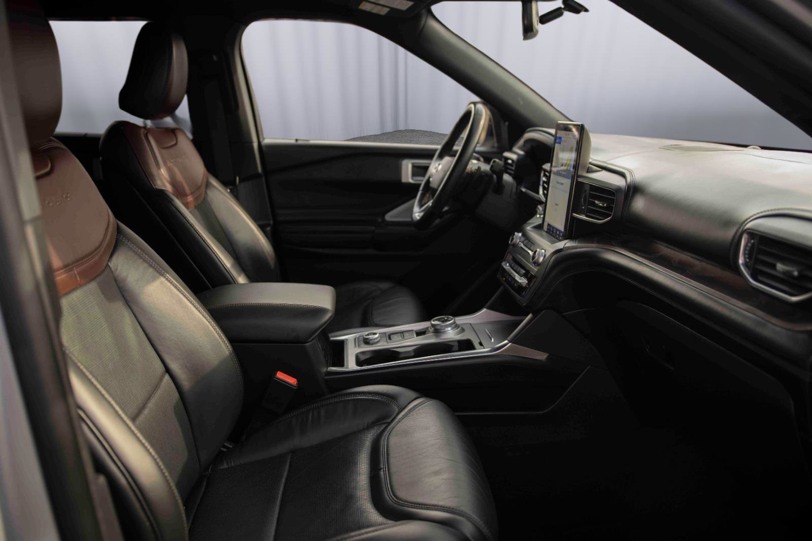 Used 2020 Ford Explorer Platinum w/ Premium Technology Package image 24