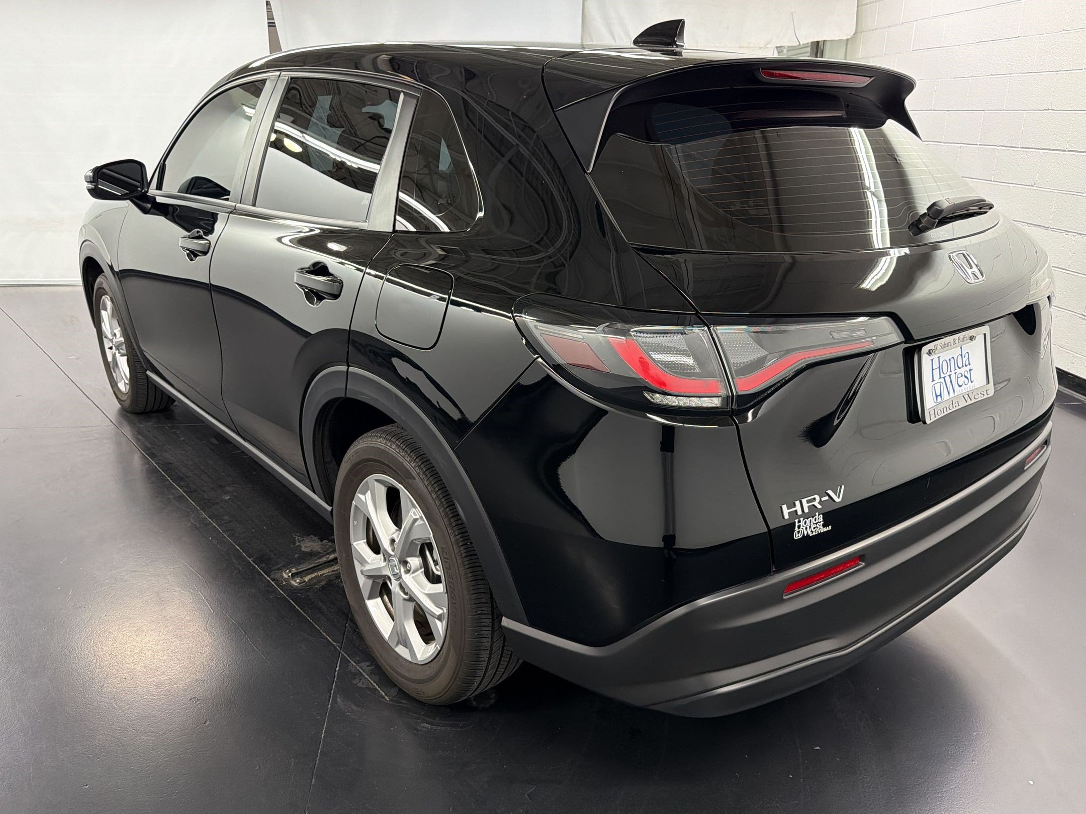 Certified 2025 Honda HR-V LX image 3