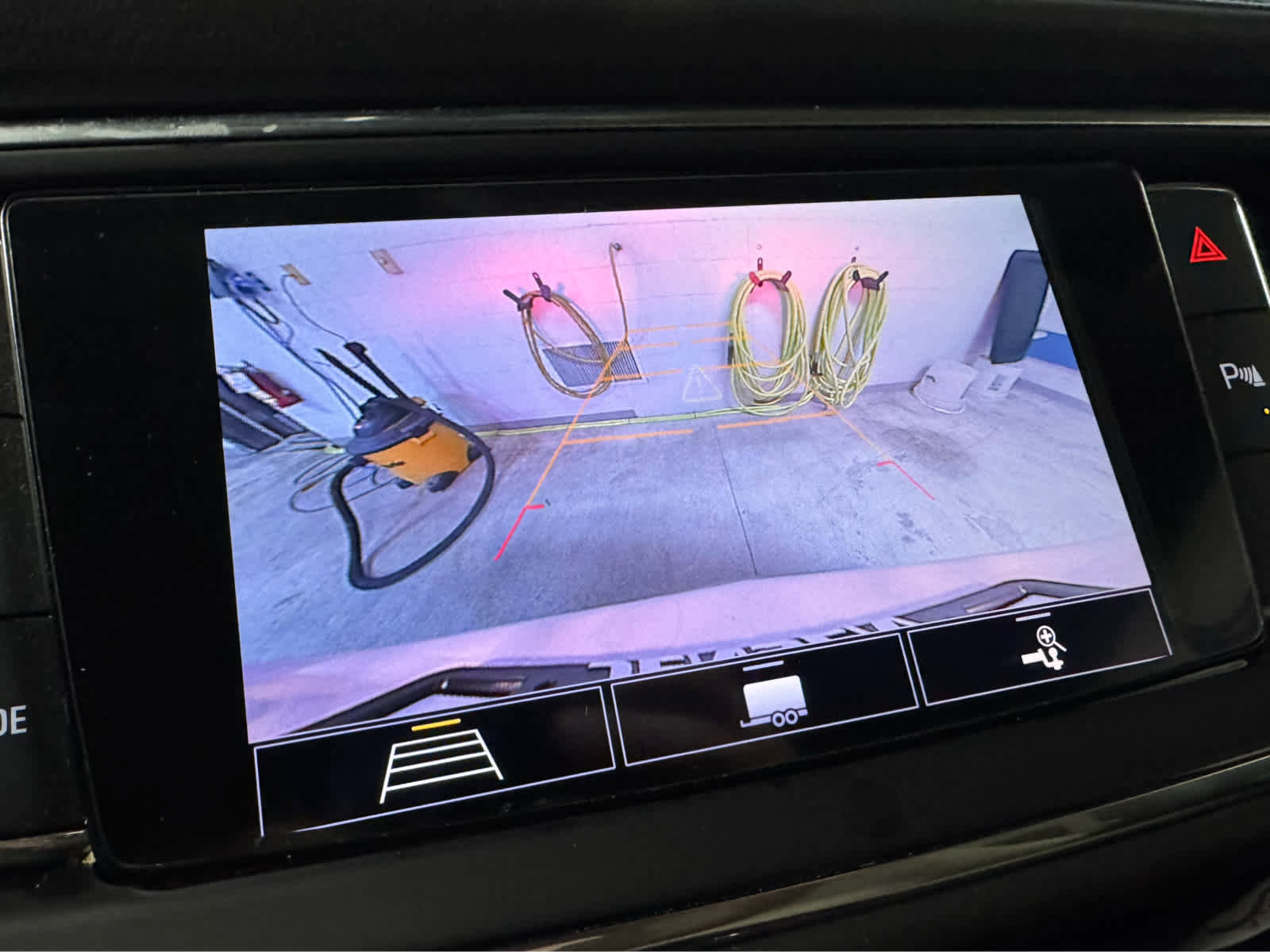 Used 2020 Buick Enclave Essence w/ Sound and Sites Package AWD/4WD image 17