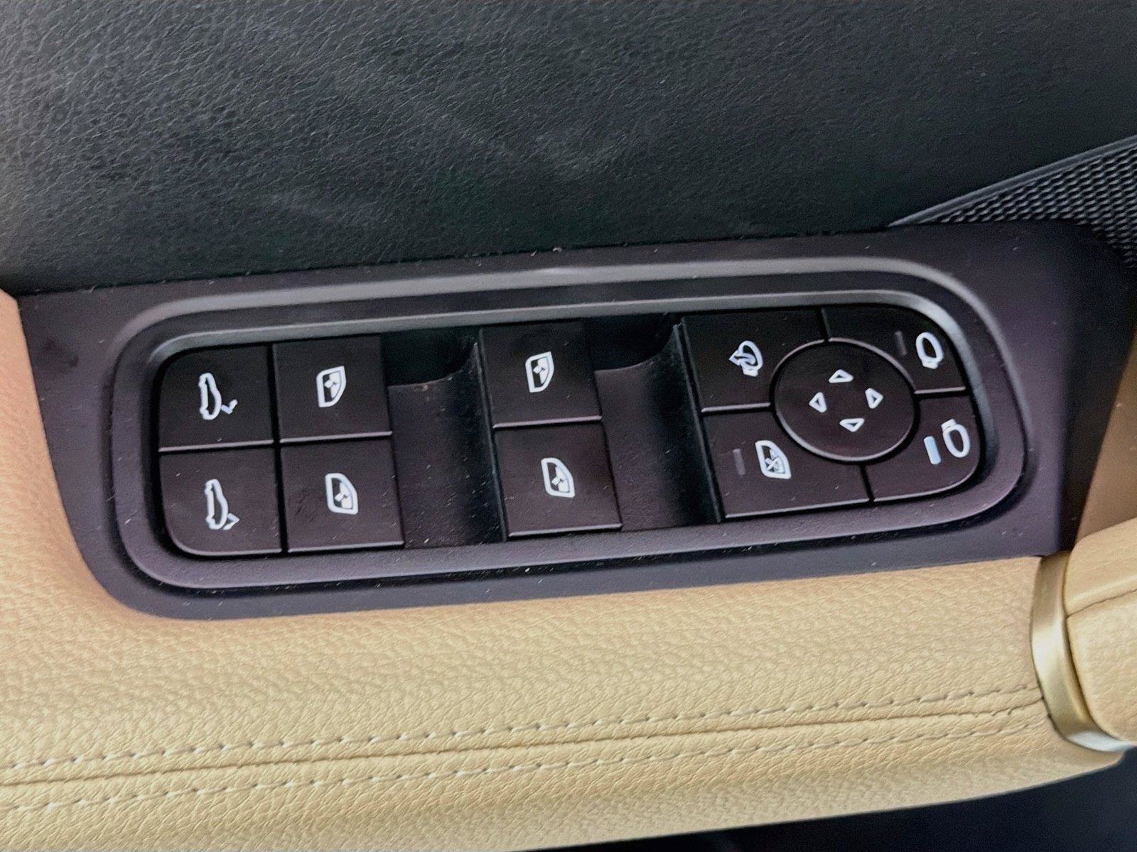 Certified 2025 Porsche Cayenne Coupe AWD/4WD image 31