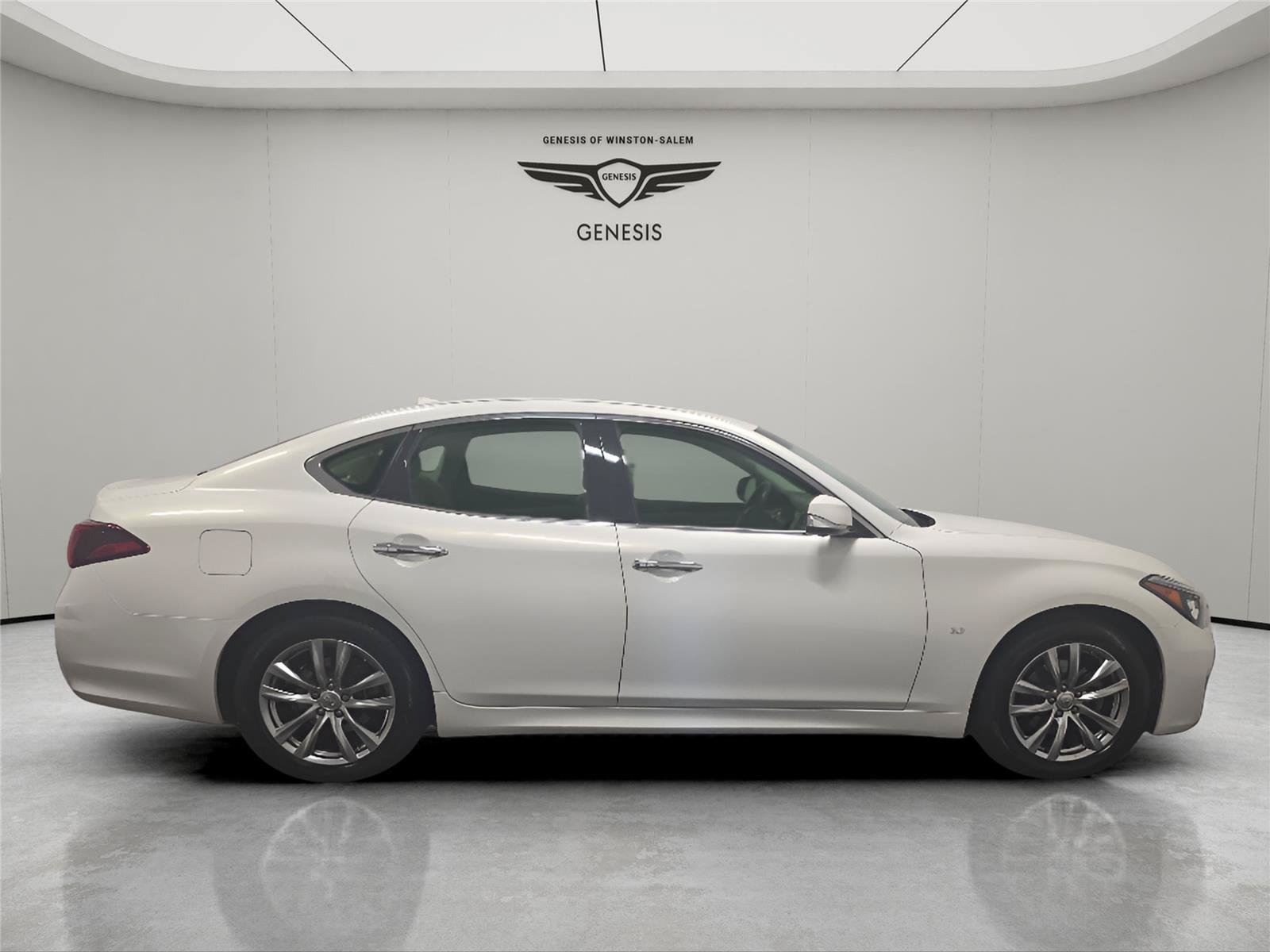Used 2015 INFINITI Q70 3.7 w/ Technology Package RWD image 6
