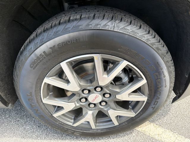 Used 2021 GMC Acadia SLE w/ Driver Convenience Package FWD image 12