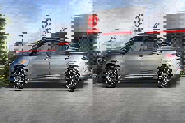 Used 2024 Nissan Sentra SV w/ Trunk Package image 8