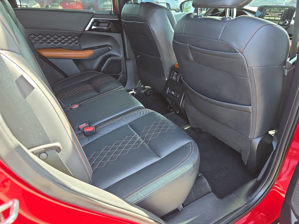 Used 2022 Mitsubishi Outlander SEL image 14