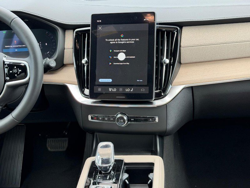 New 2026 Volvo XC90 B6 Plus w/ Protection Package Premier AWD/4WD image 7