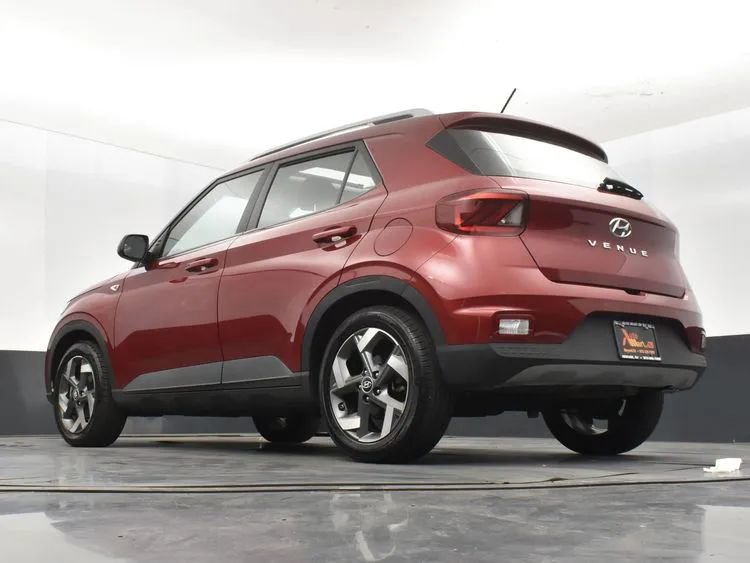 Used 2025 Hyundai Venue SEL FWD image 12