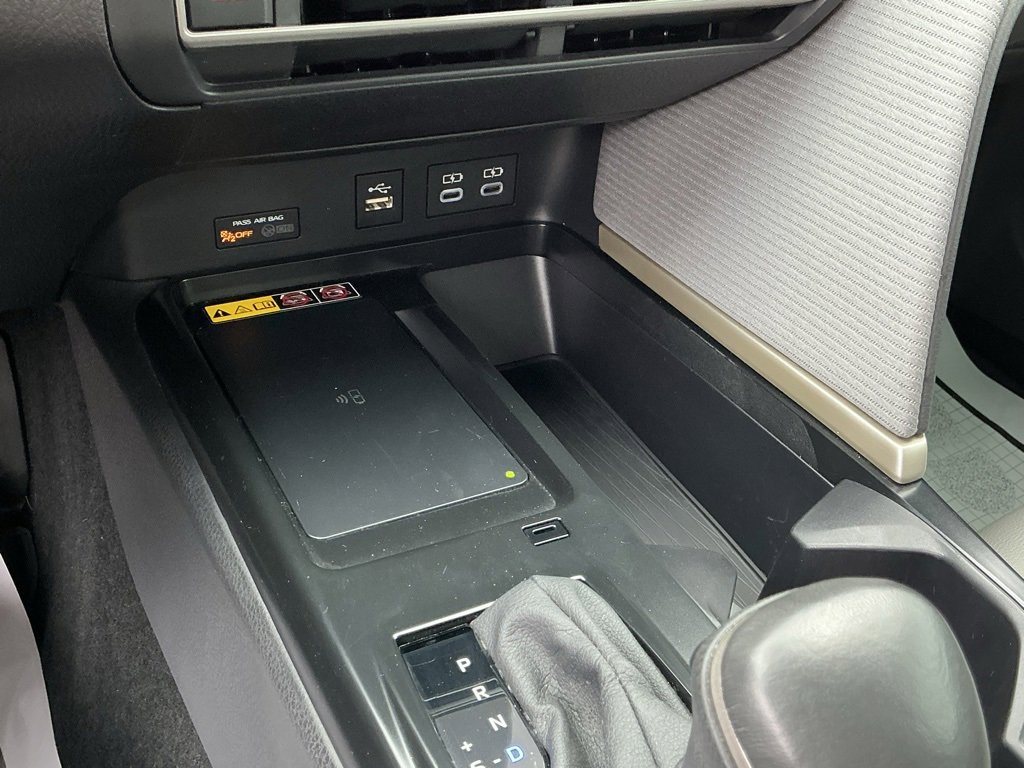 Used 2025 Toyota Camry SE image 43