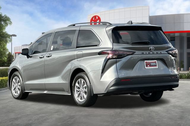 Certified 2026 Toyota Sienna XLE FWD image 7