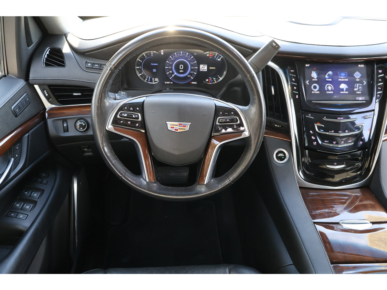 Used 2019 Cadillac Escalade Premium Luxury RWD image 4
