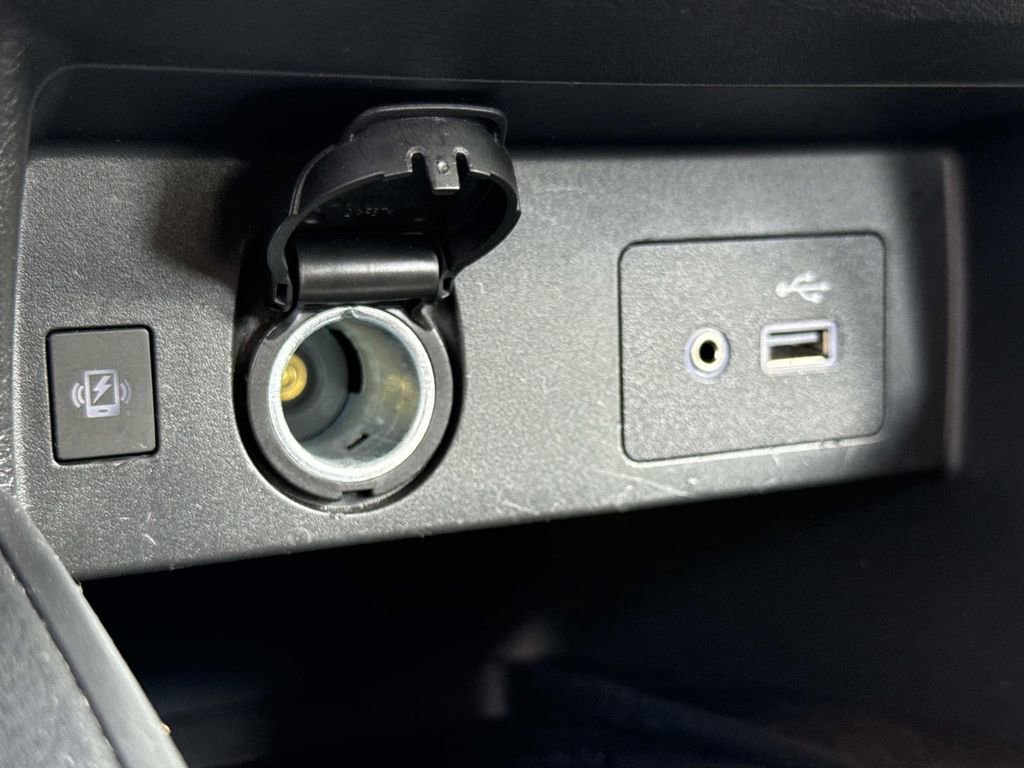 Used 2025 Nissan Versa SV FWD image 24