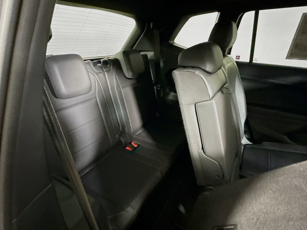 Used 2020 Volkswagen Tiguan SE R-Line image 25