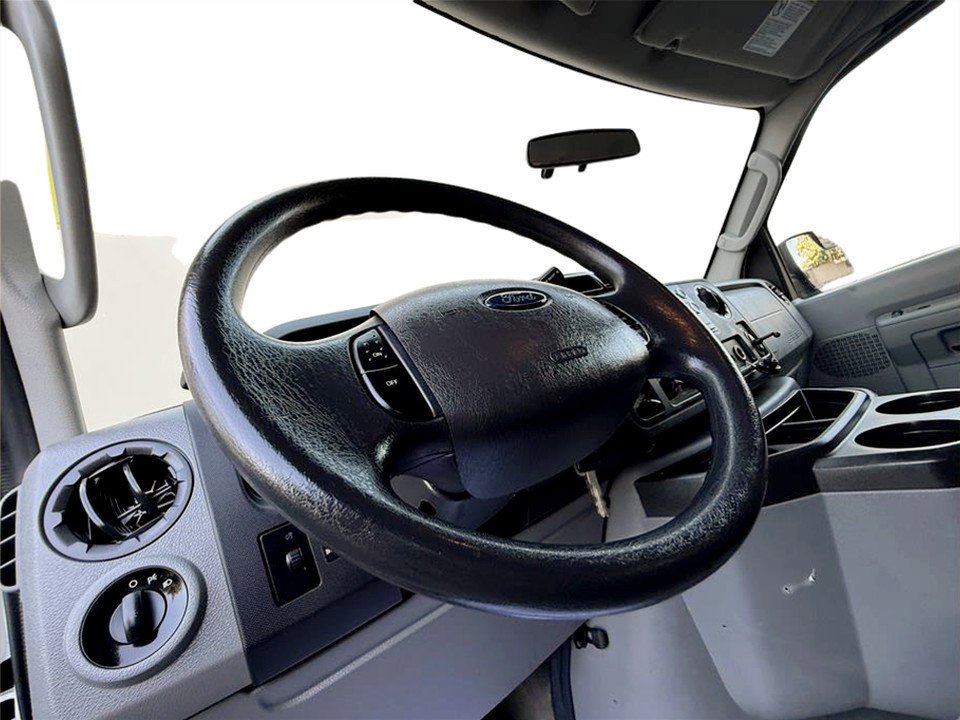 Used 2014 Ford E-150 and Econoline 150 Wagon image 12