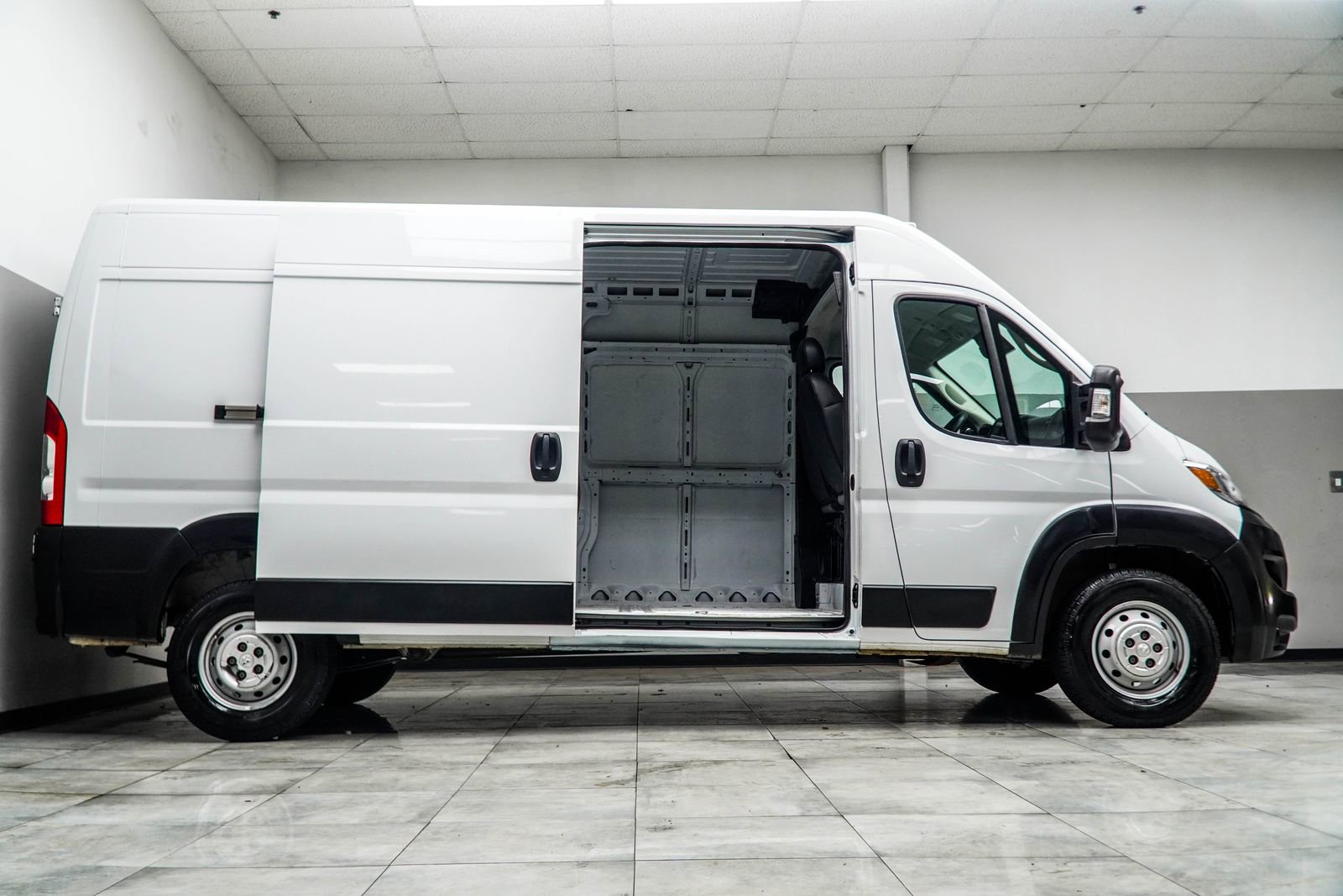 Used 2023 RAM ProMaster 2500 FWD image 8