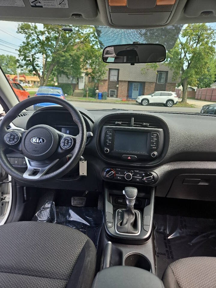 Used 2021 Kia Soul LX FWD image 15
