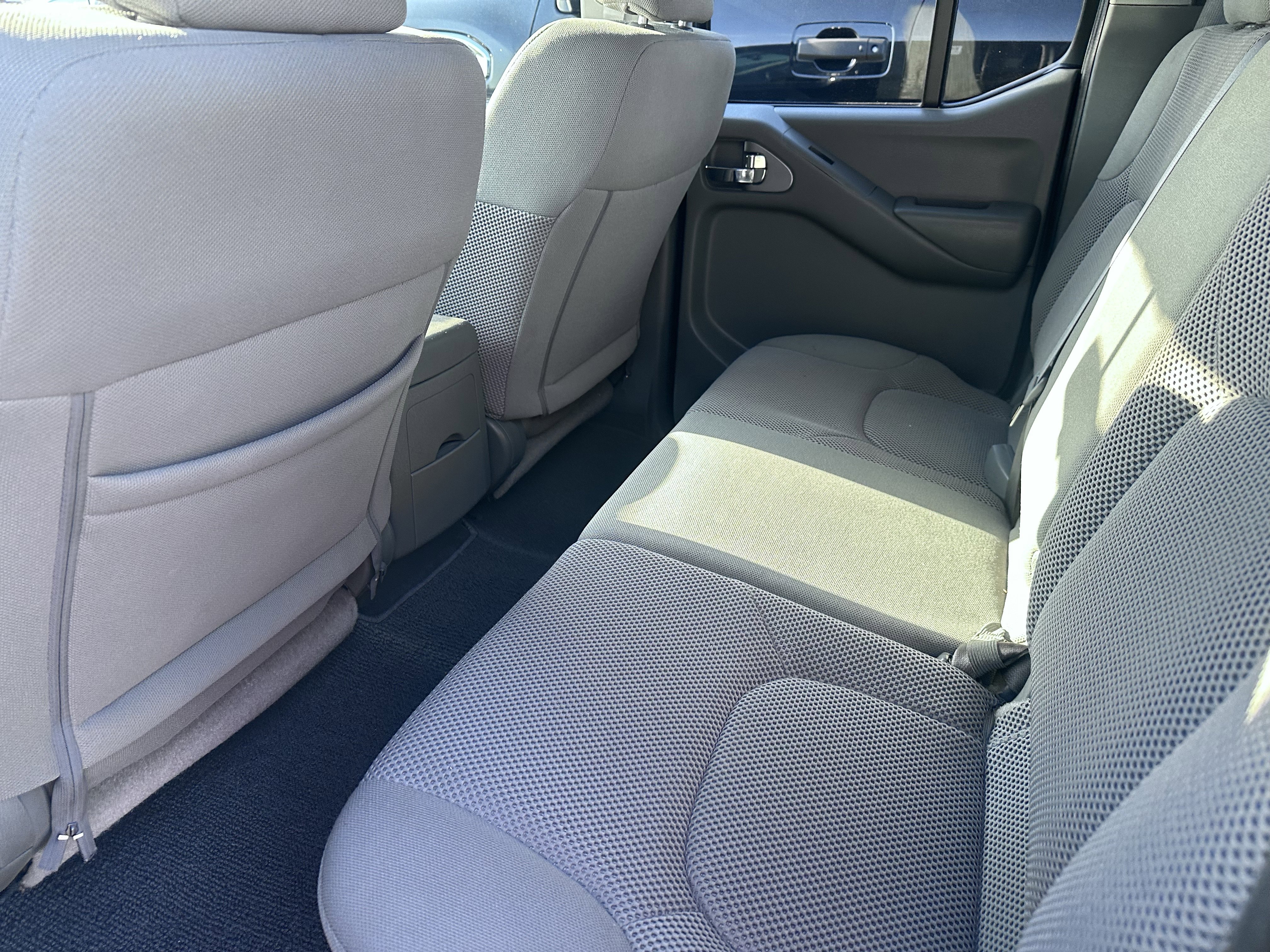 Used 2020 Nissan Frontier SV w/ Midnight Edition Floor Mats RWD image 11