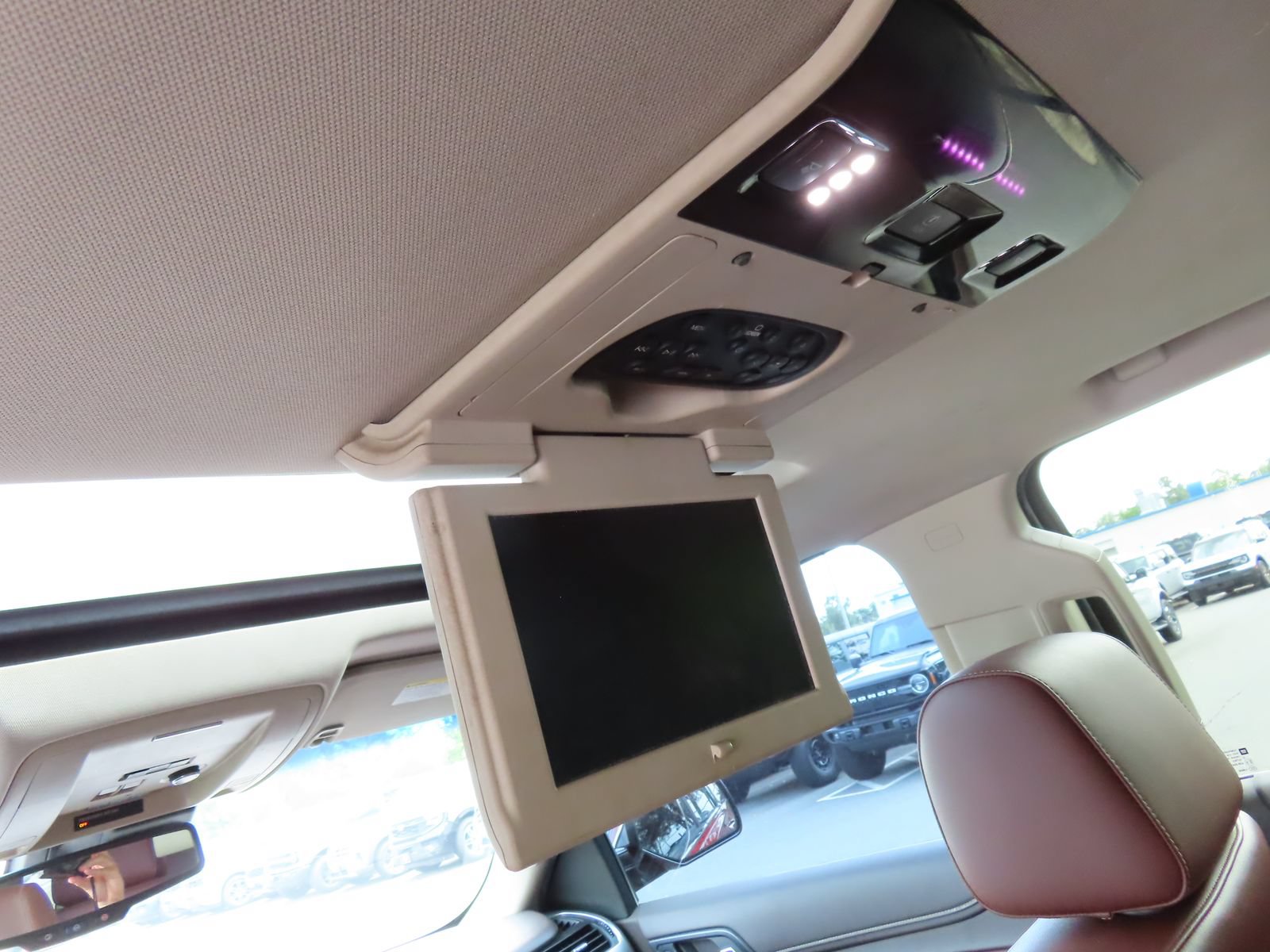 Used 2015 Chevrolet Tahoe LTZ AWD/4WD image 32