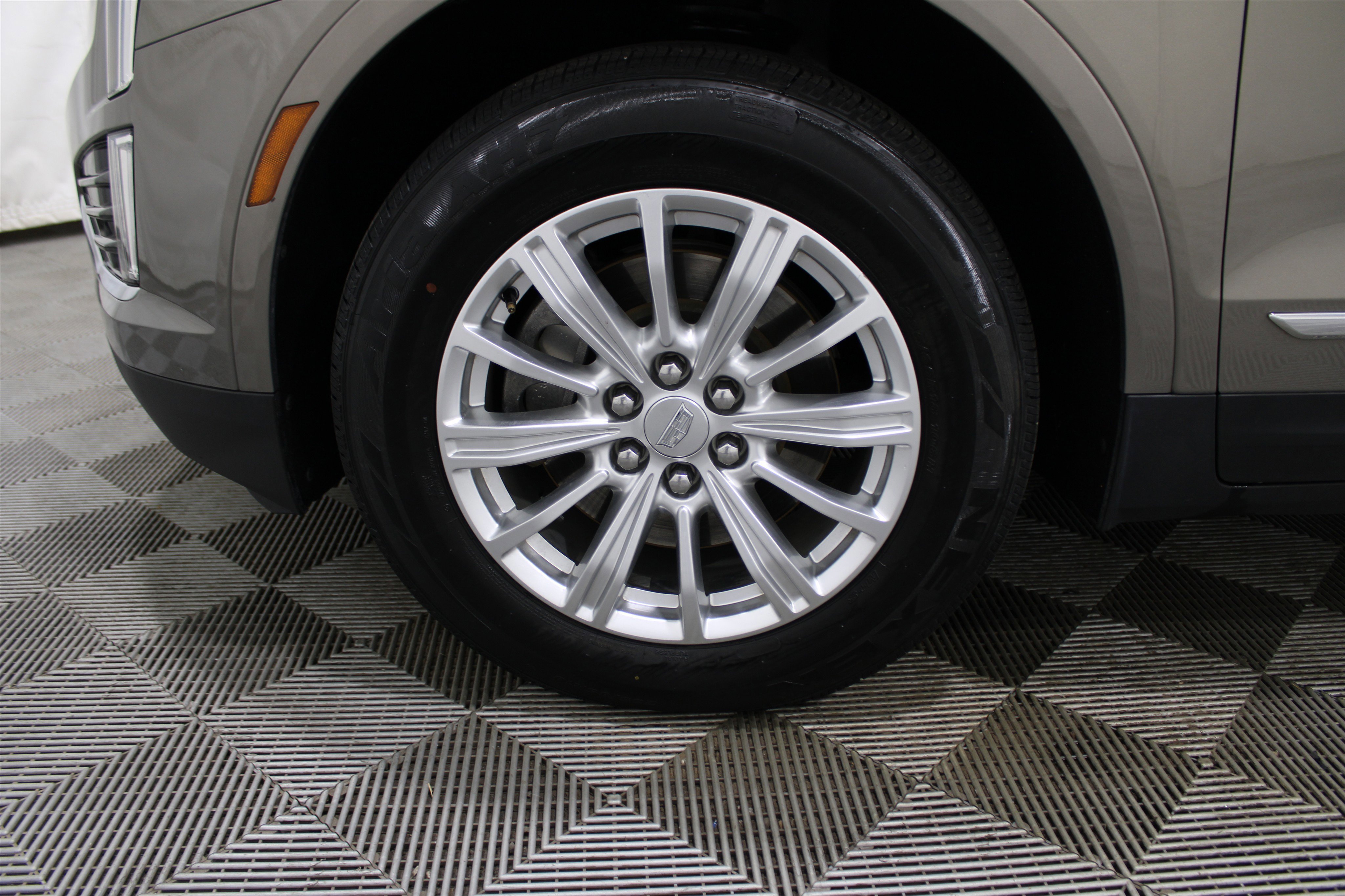 Used 2019 Cadillac XT5 FWD image 38