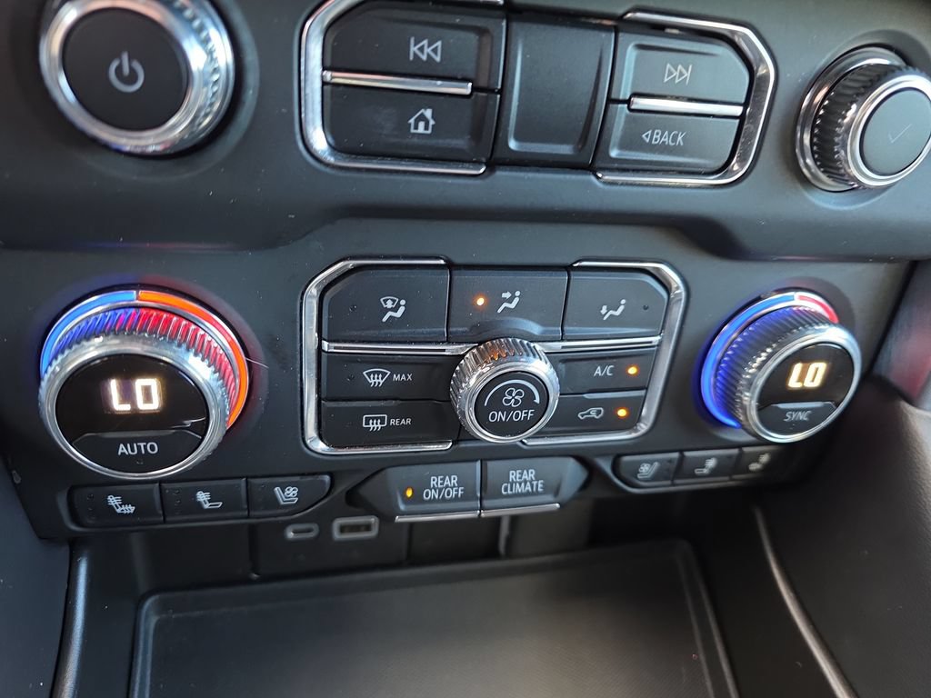 Used 2021 GMC Yukon SLT w/ SLT Luxury Plus Package AWD/4WD image 28
