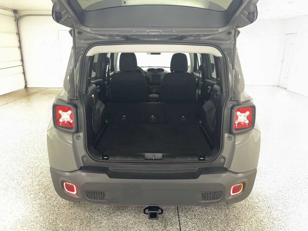 Used 2019 Jeep Renegade Latitude w/ Cold Weather Group image 25