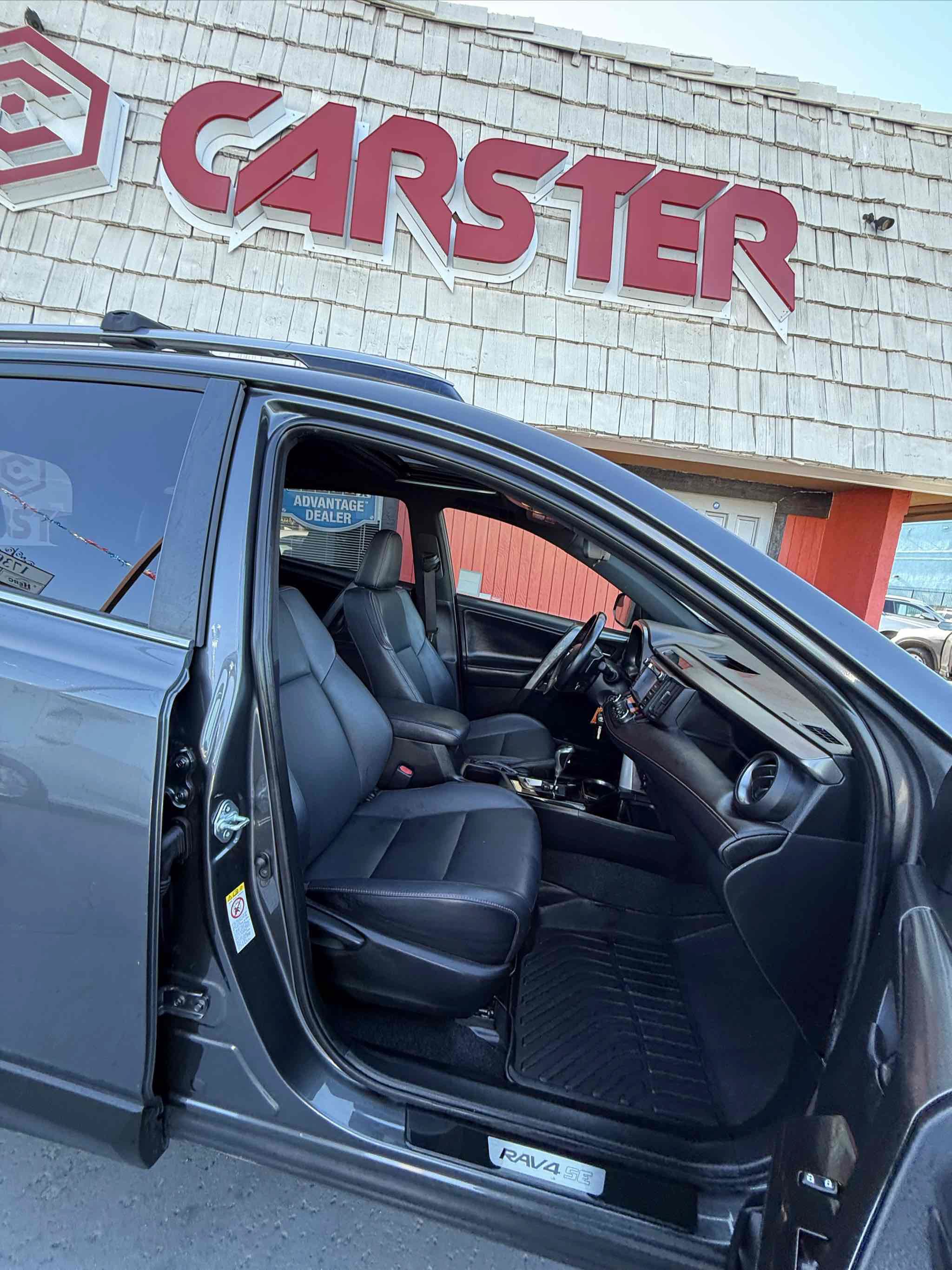 Used 2018 Toyota RAV4 SE w/ All Weather Liner Package FWD image 60