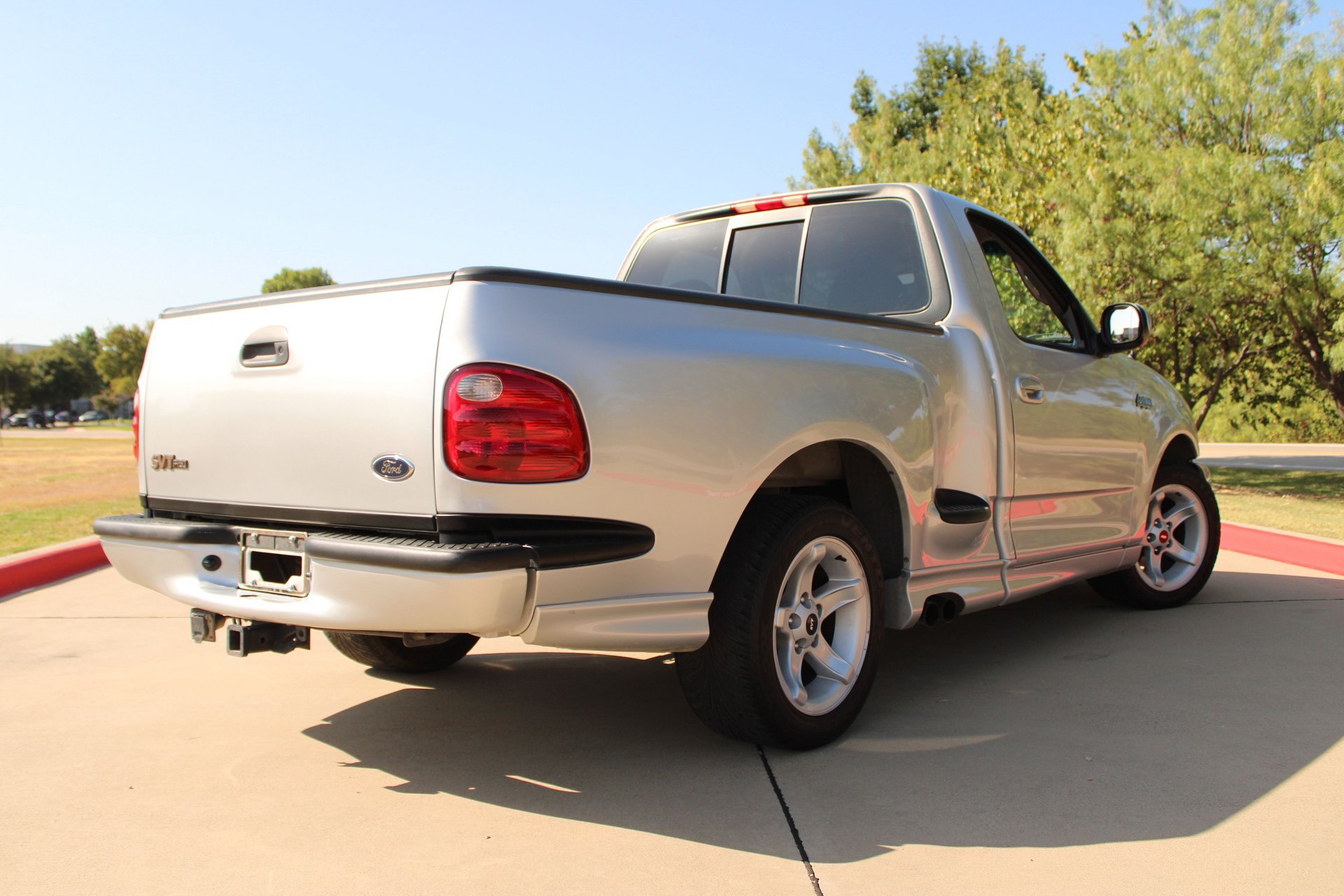 Used 2000 Ford F150 Lightning RWD image 15