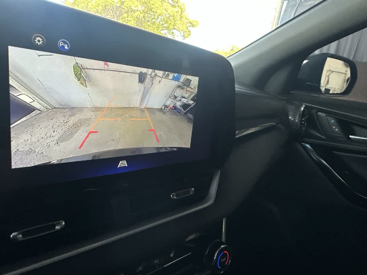 Used 2025 Chevrolet Equinox LT FWD image 19