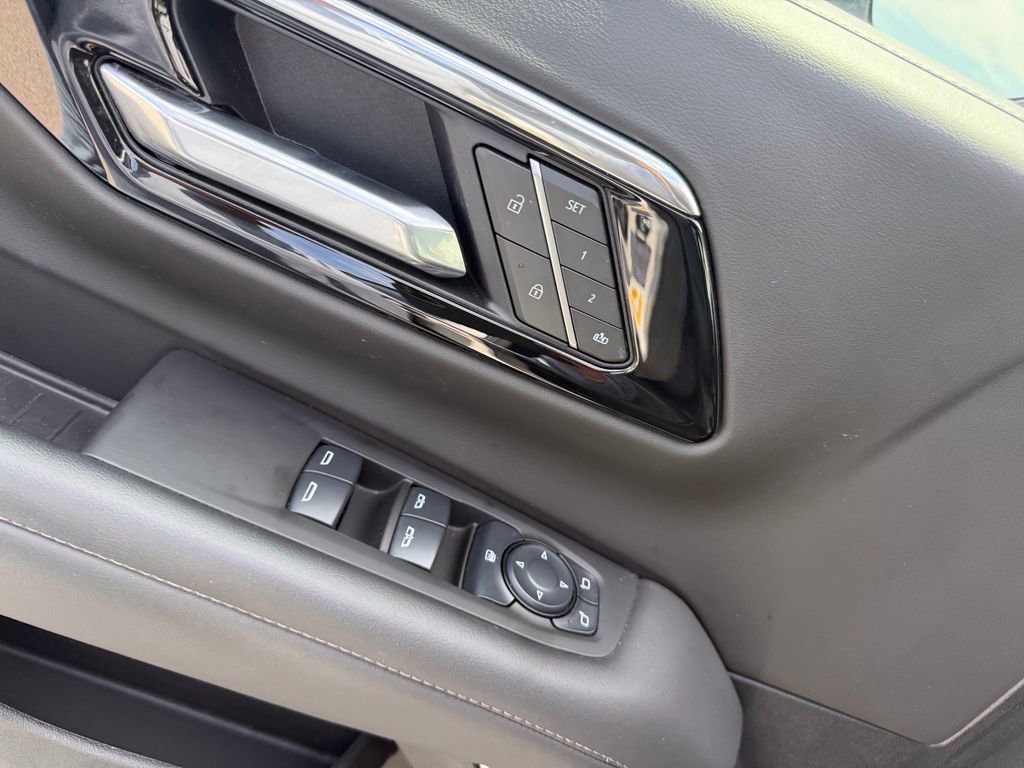 Used 2025 Chevrolet Tahoe Z71 AWD/4WD image 7