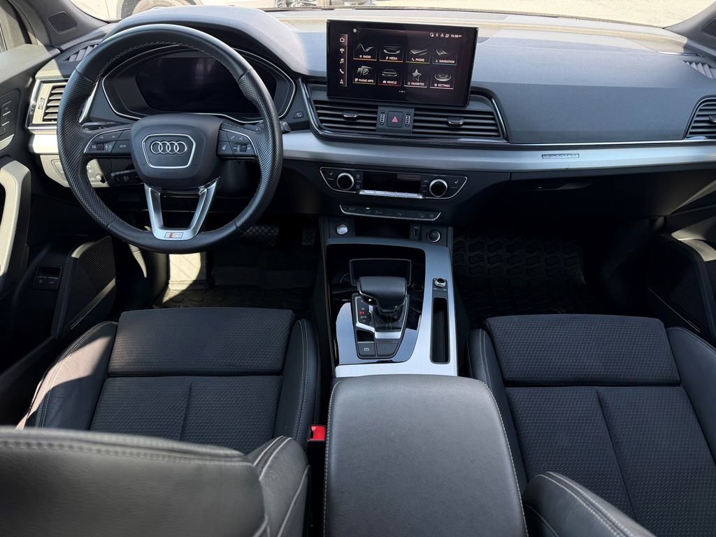 Used 2023 Audi Q5 e Premium Plus w/ Premium Plus Package image 2