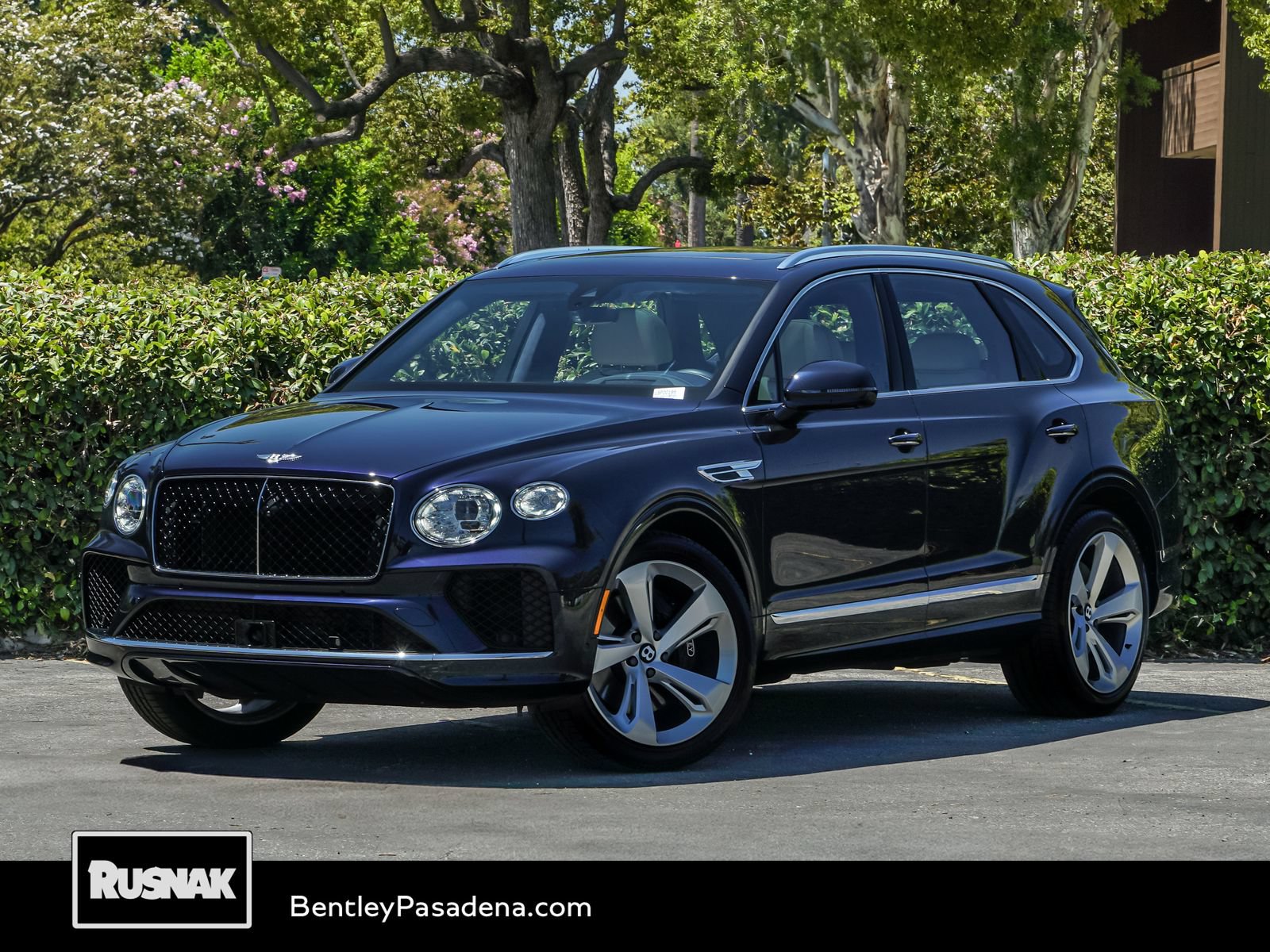 Used 2024 Bentley Bentayga AWD/4WD image 1