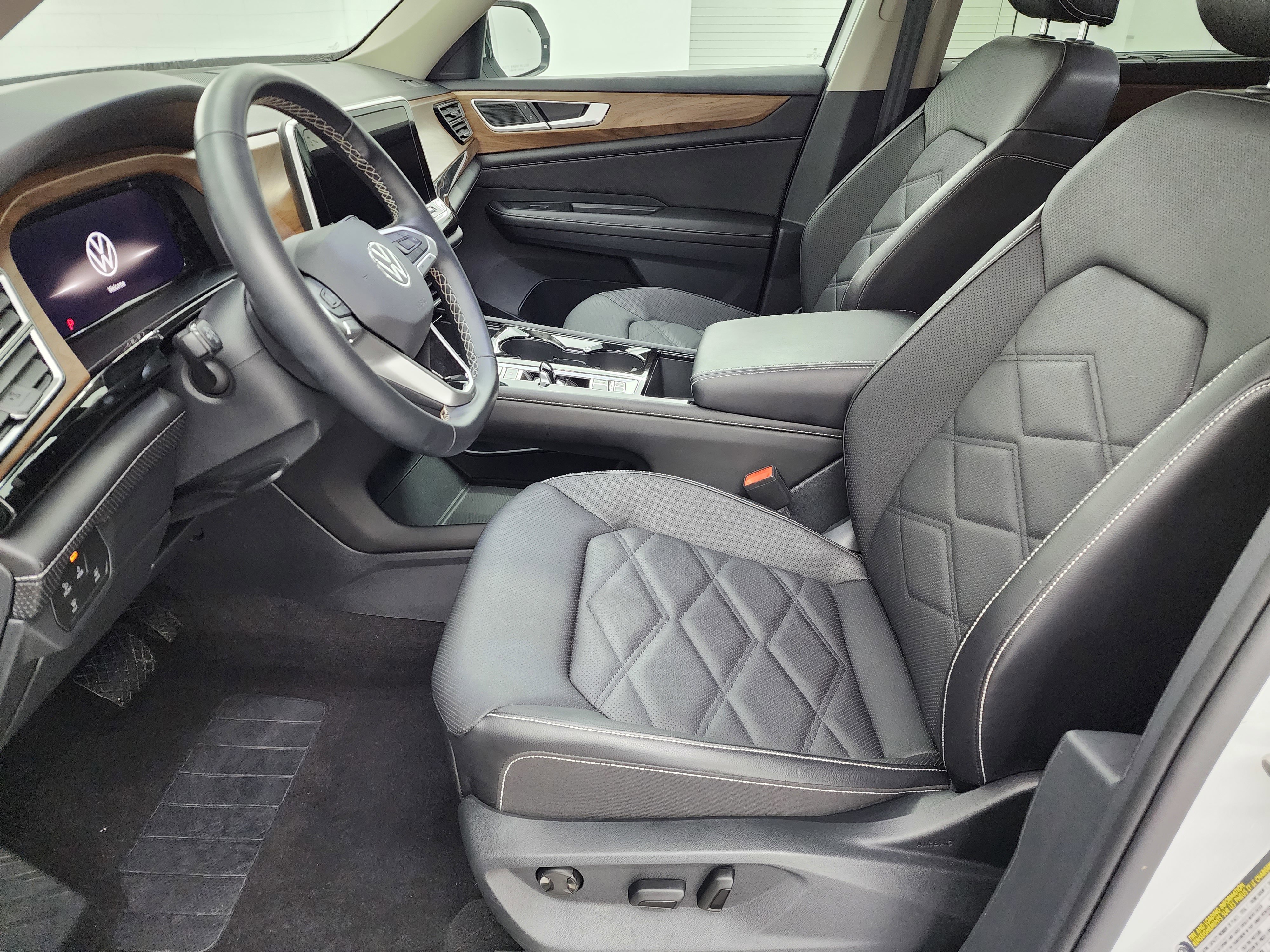 Used 2025 Volkswagen Atlas SE image 8