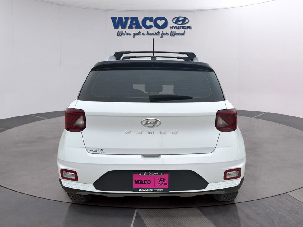 Used 2024 Hyundai Venue Limited FWD image 8