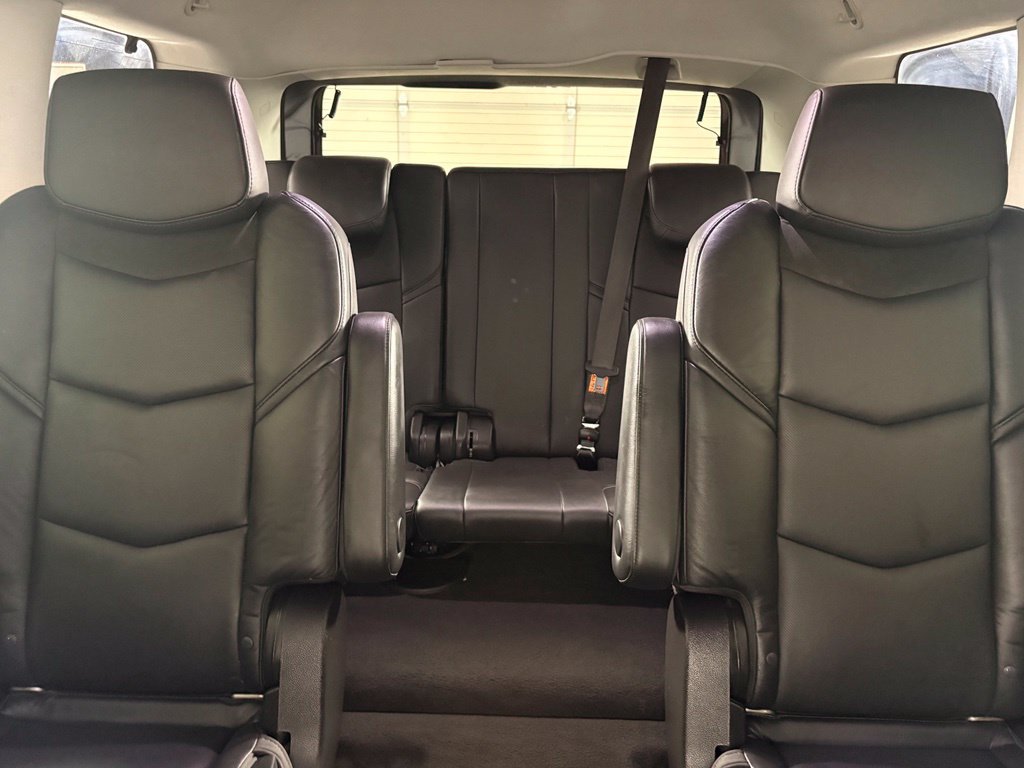 Used 2019 Cadillac Escalade Luxury AWD/4WD image 48