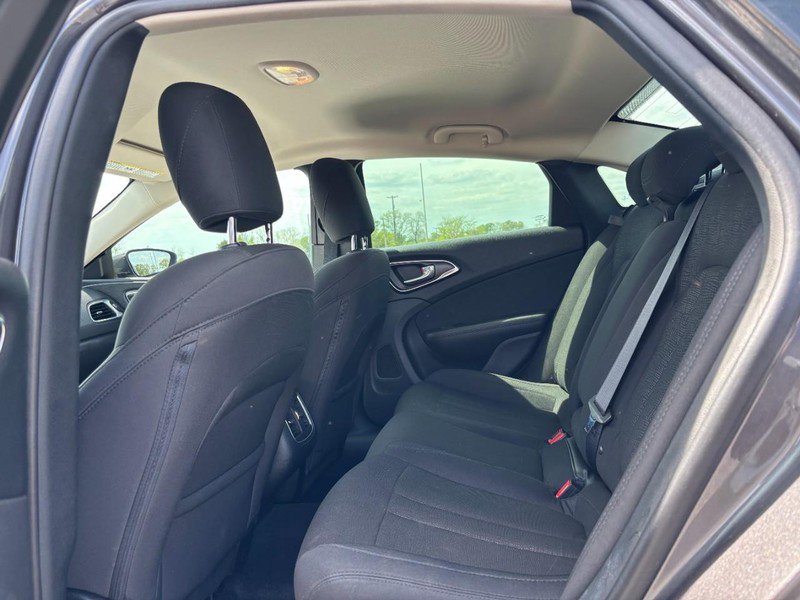 Used 2016 Chrysler 200 Limited w/ Convenience Group image 10
