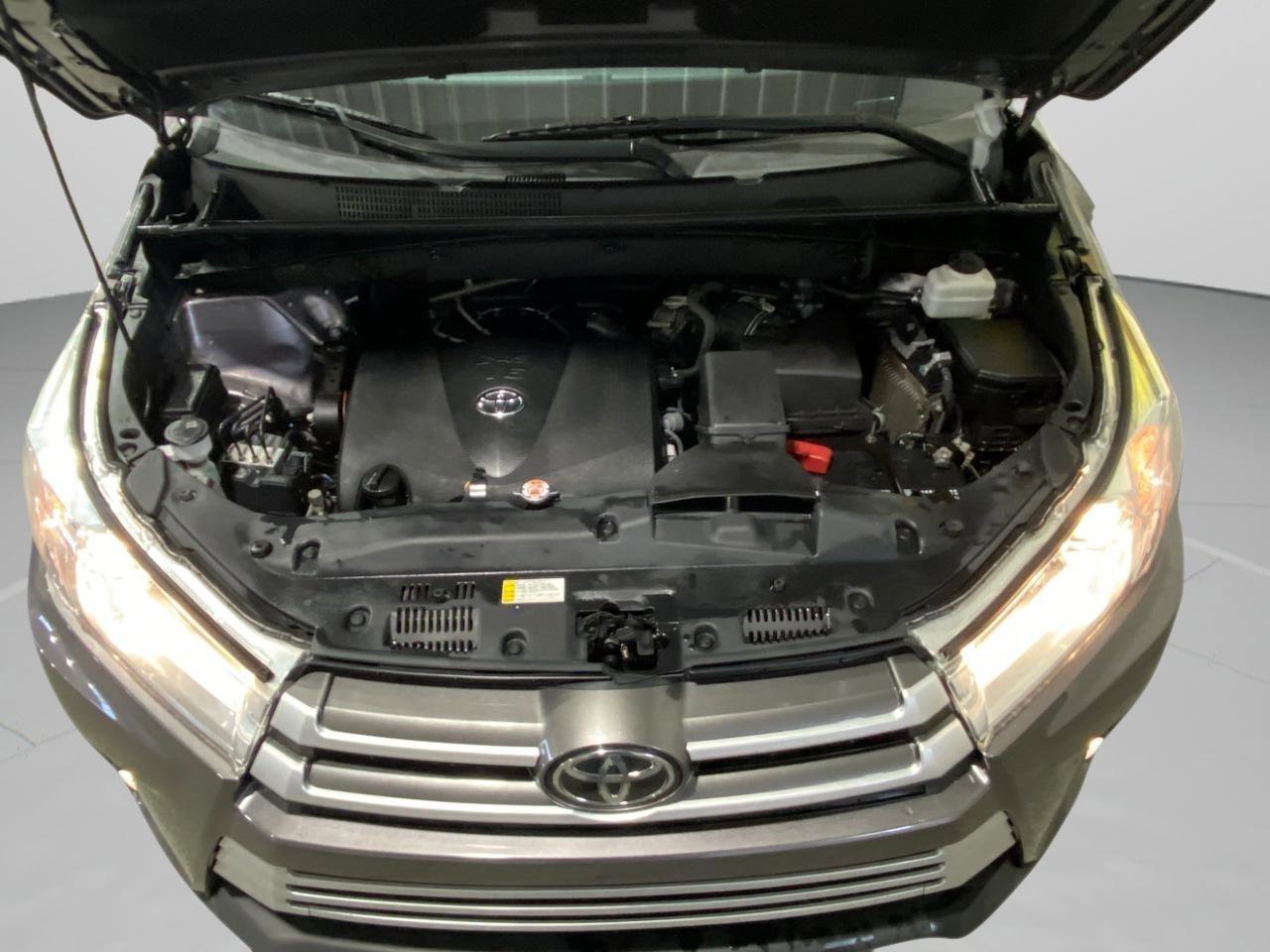 Used 2019 Toyota Highlander XLE AWD/4WD image 27
