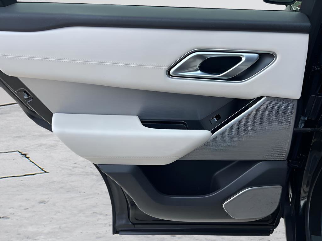 Used 2019 Land Rover Range Rover Velar R-Dynamic SE image 22
