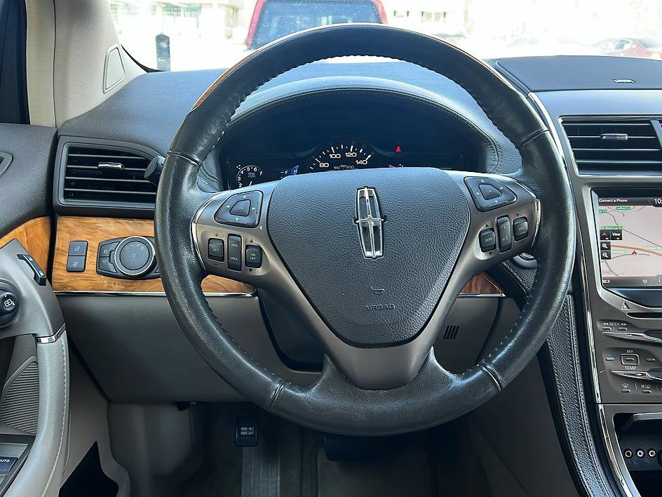 Used 2015 Lincoln MKX FWD w/ Equipment Group 102A image 27