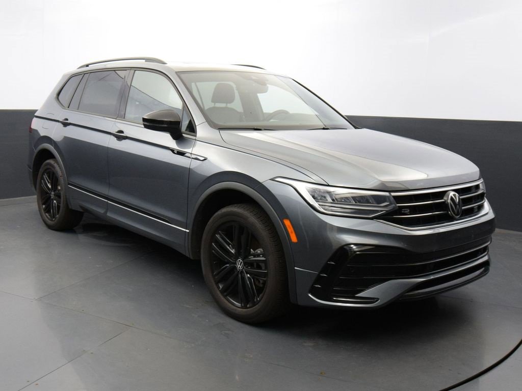 Certified 2022 Volkswagen Tiguan SE R-Line image 7