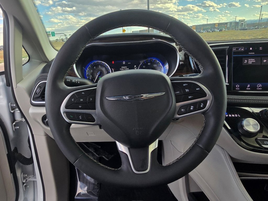 Used 2022 Chrysler Pacifica Limited image 29