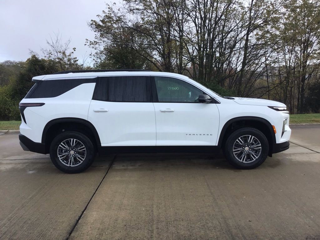 New 2026 Chevrolet Traverse LT w/ Driver Confidence Package image 2