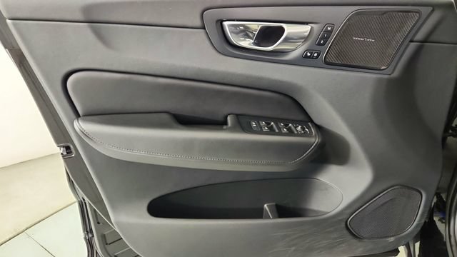 Certified 2023 Volvo XC60 T8 Plus AWD/4WD image 9