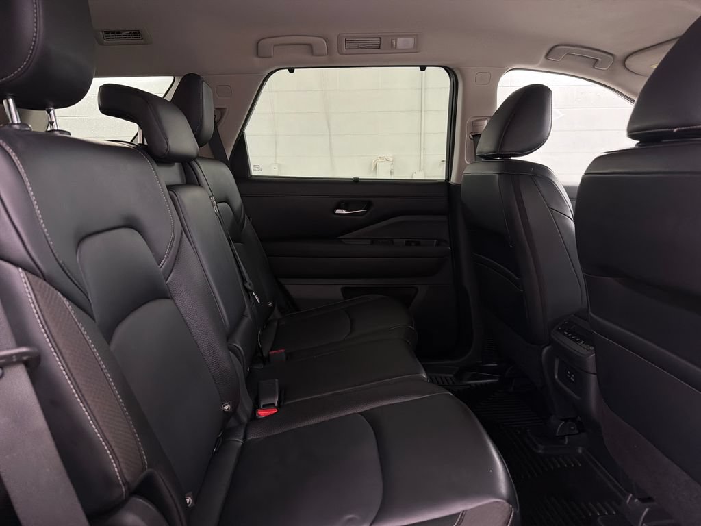 Used 2023 Nissan Pathfinder SL FWD image 30