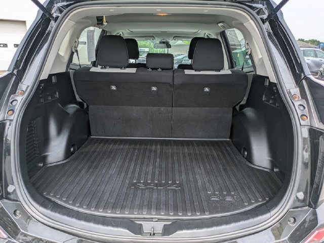 Used 2018 Toyota RAV4 XLE w/ Plus Extra Value Package AWD/4WD image 22