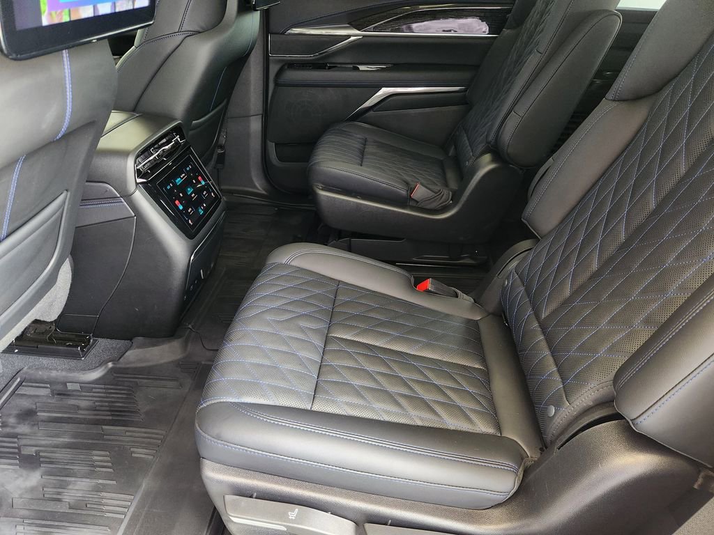 Used 2025 Cadillac Escalade IQ Luxury 1 w/ LPO, Radiant Package AWD/4WD image 30