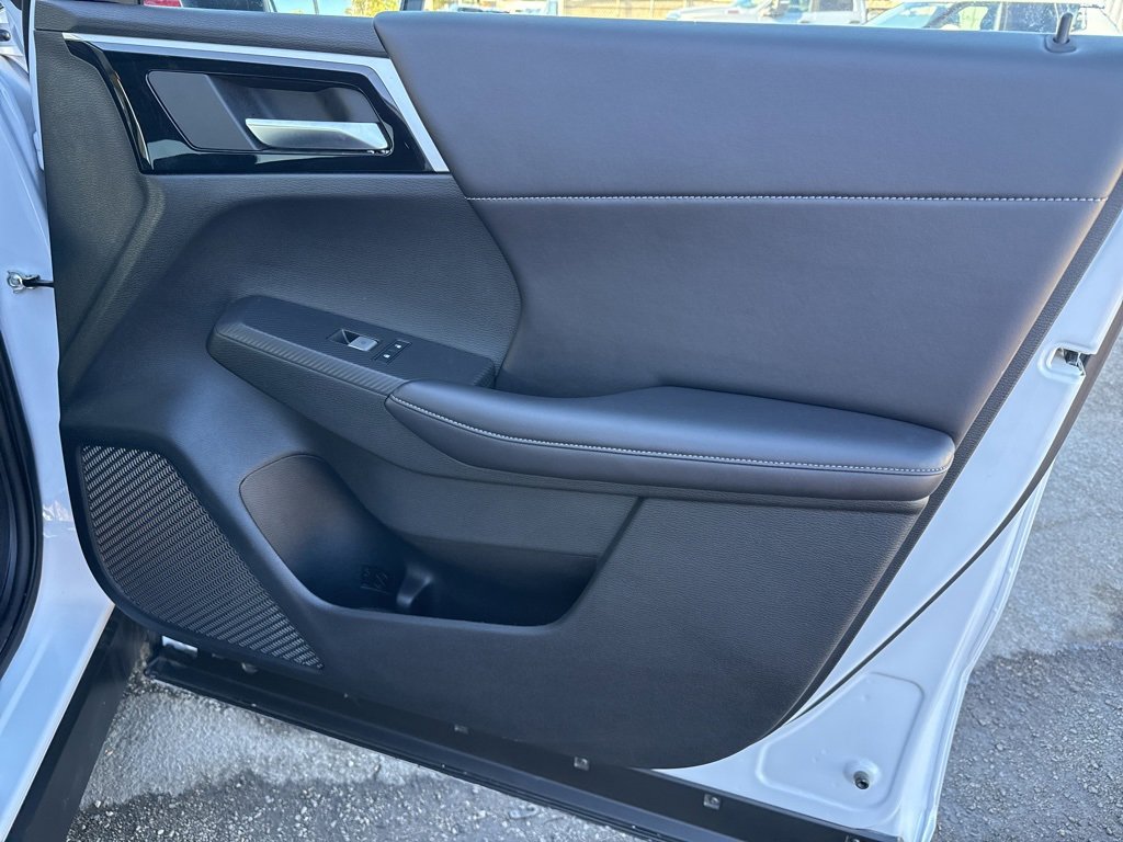 Used 2025 Mitsubishi Outlander SE image 31