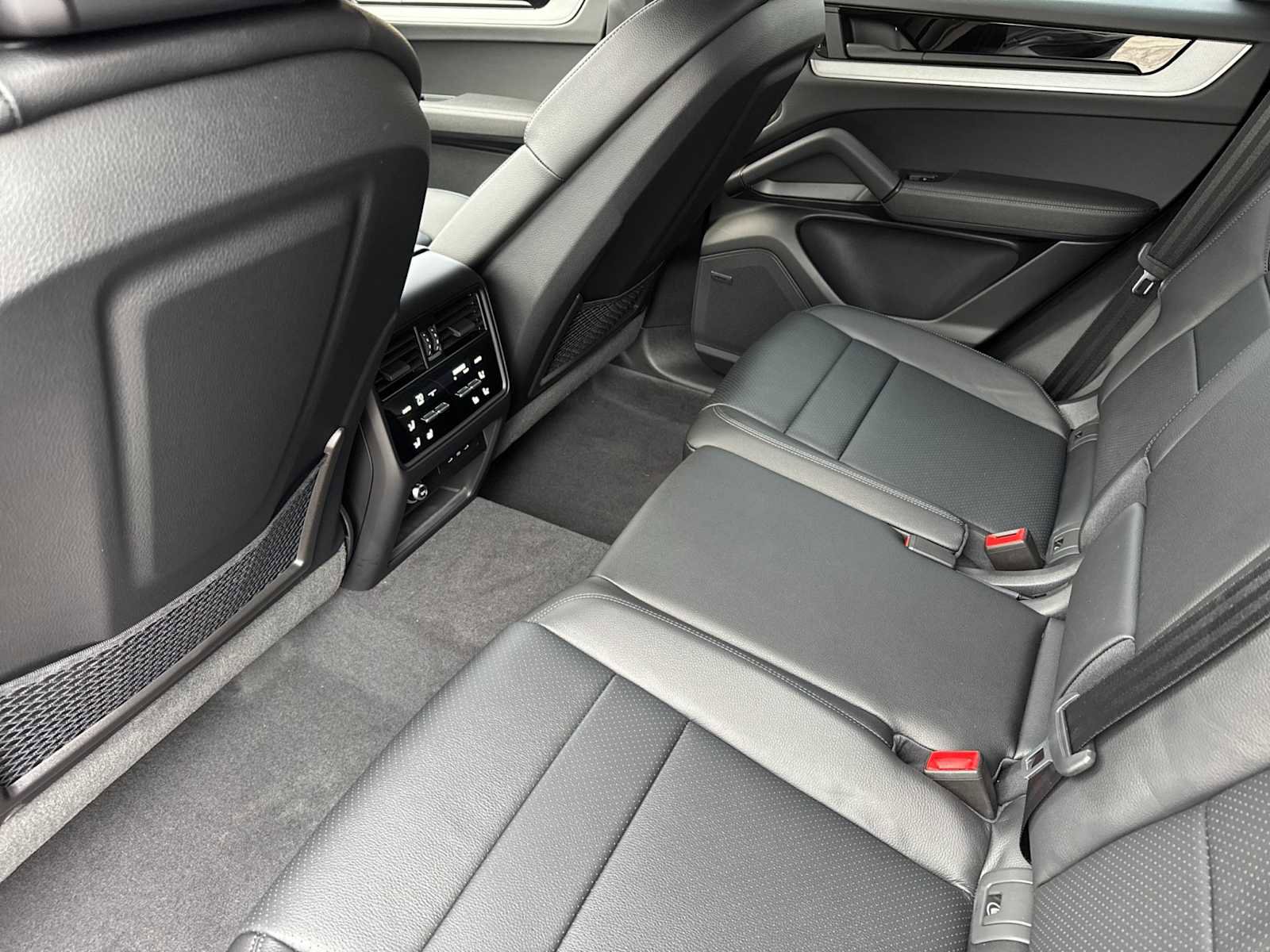 Certified 2025 Porsche Cayenne image 14