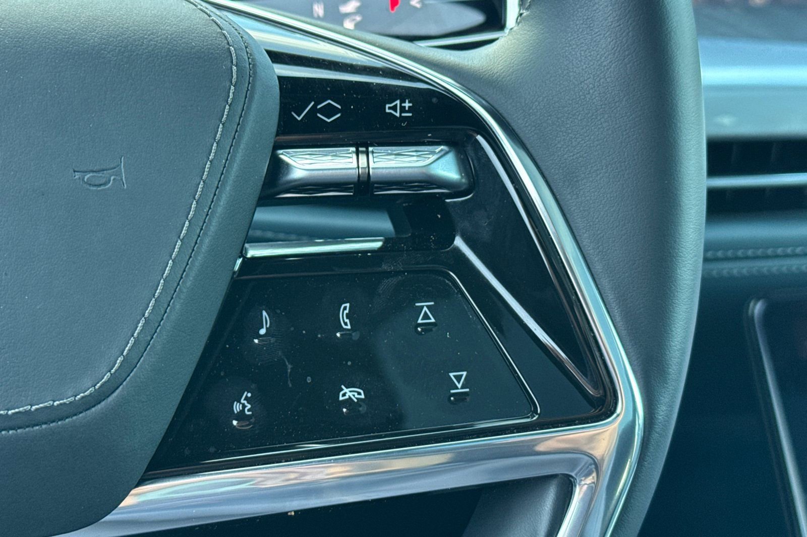 Used 2025 Cadillac Escalade IQ Sport 2 image 34