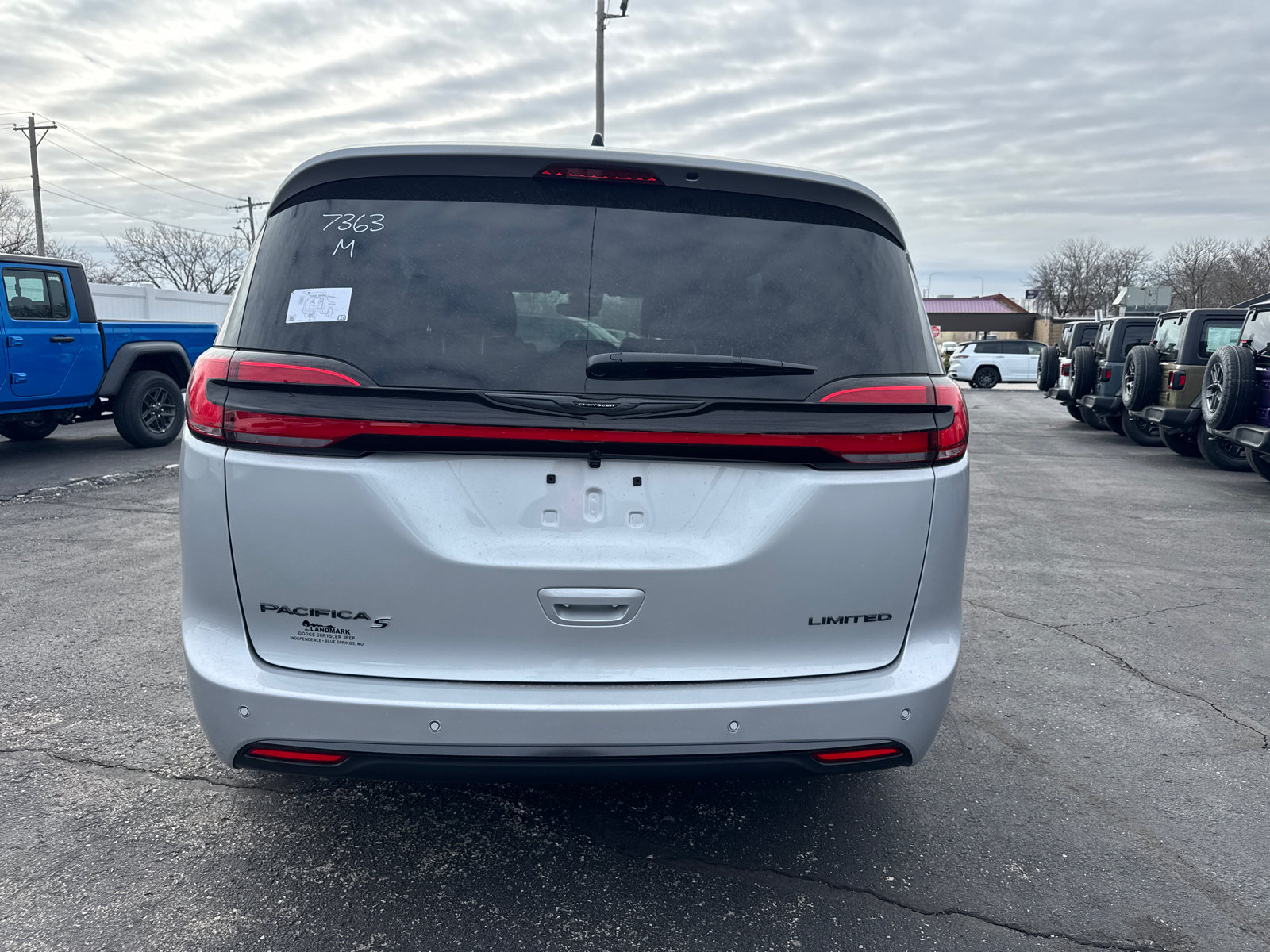 New 2026 Chrysler Pacifica Limited w/ S Appearance Package FWD image 4